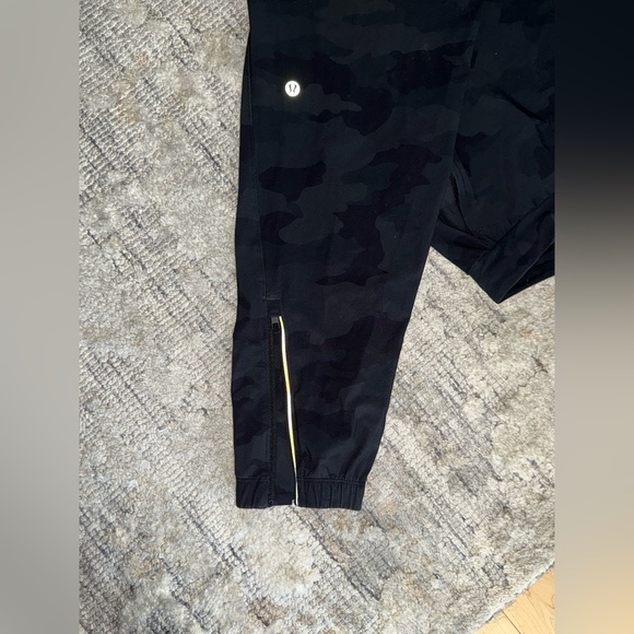 Lululemon Surge Joggers – Black Camo, Reflective Logo, Zipper (Men’s Size S) - Picture 2 of 3